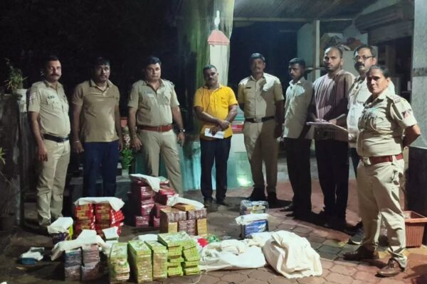 ಉಡುಪಿ: ಅಕ್ರಮ ಪಟಾಕಿ ಸಂಗ್ರಹ: ಪೊಲೀಸರ ದಾಳಿ; ಪಟಾಕಿ ವಶಕ್ಕೆ